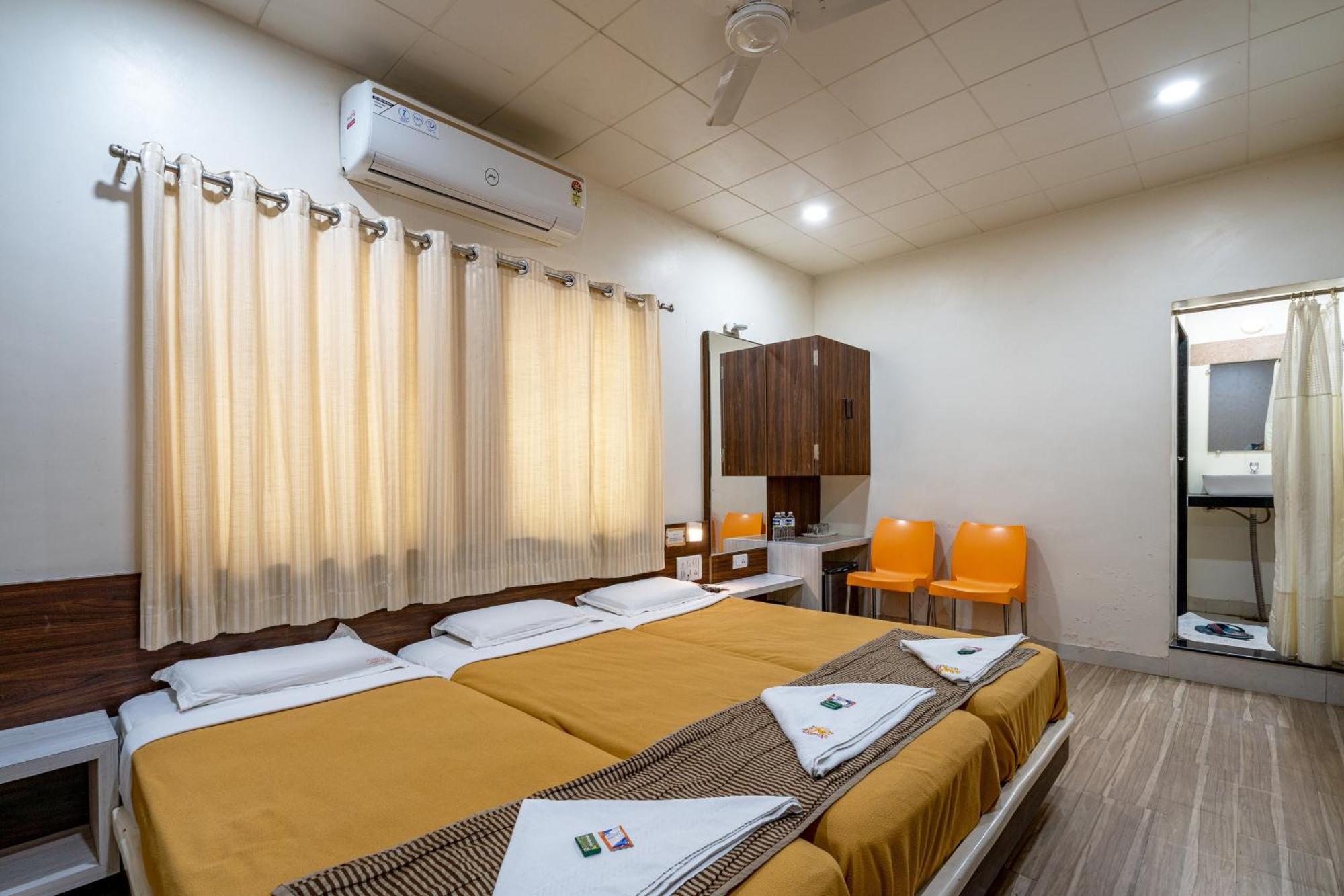 Tuljapur Hotel Darshan Executive מראה חיצוני תמונה