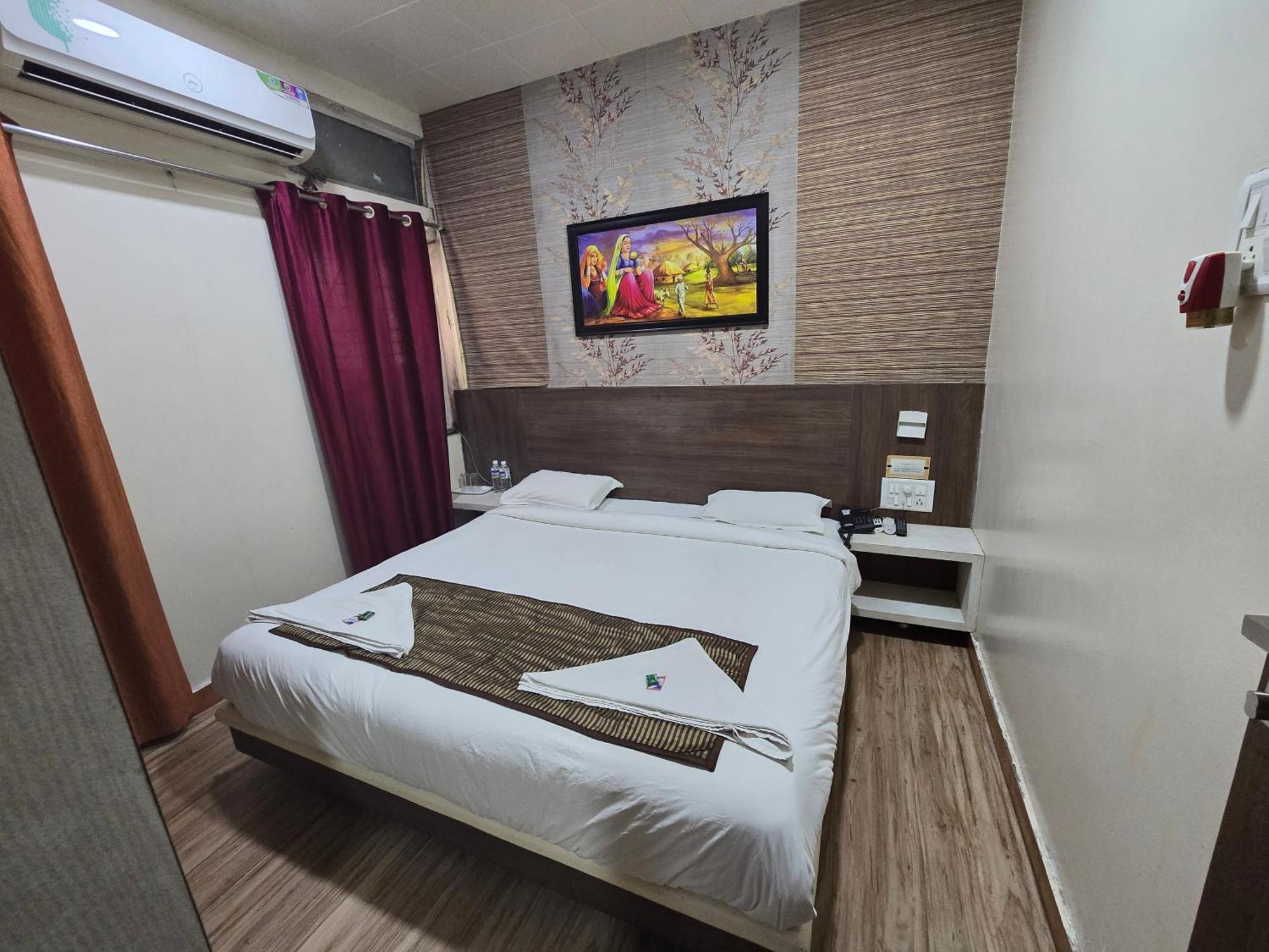 Tuljapur Hotel Darshan Executive מראה חיצוני תמונה