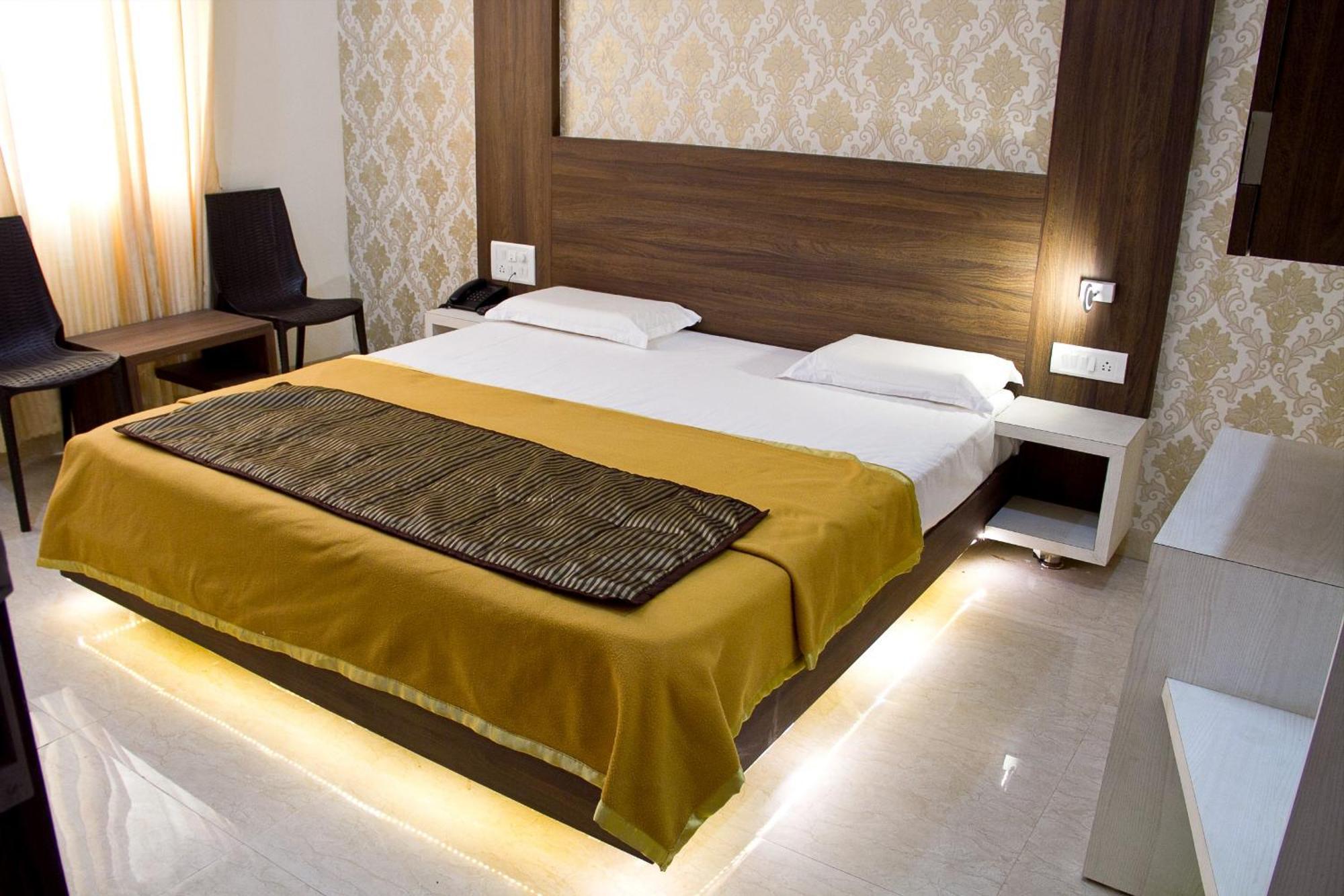 Tuljapur Hotel Darshan Executive מראה חיצוני תמונה