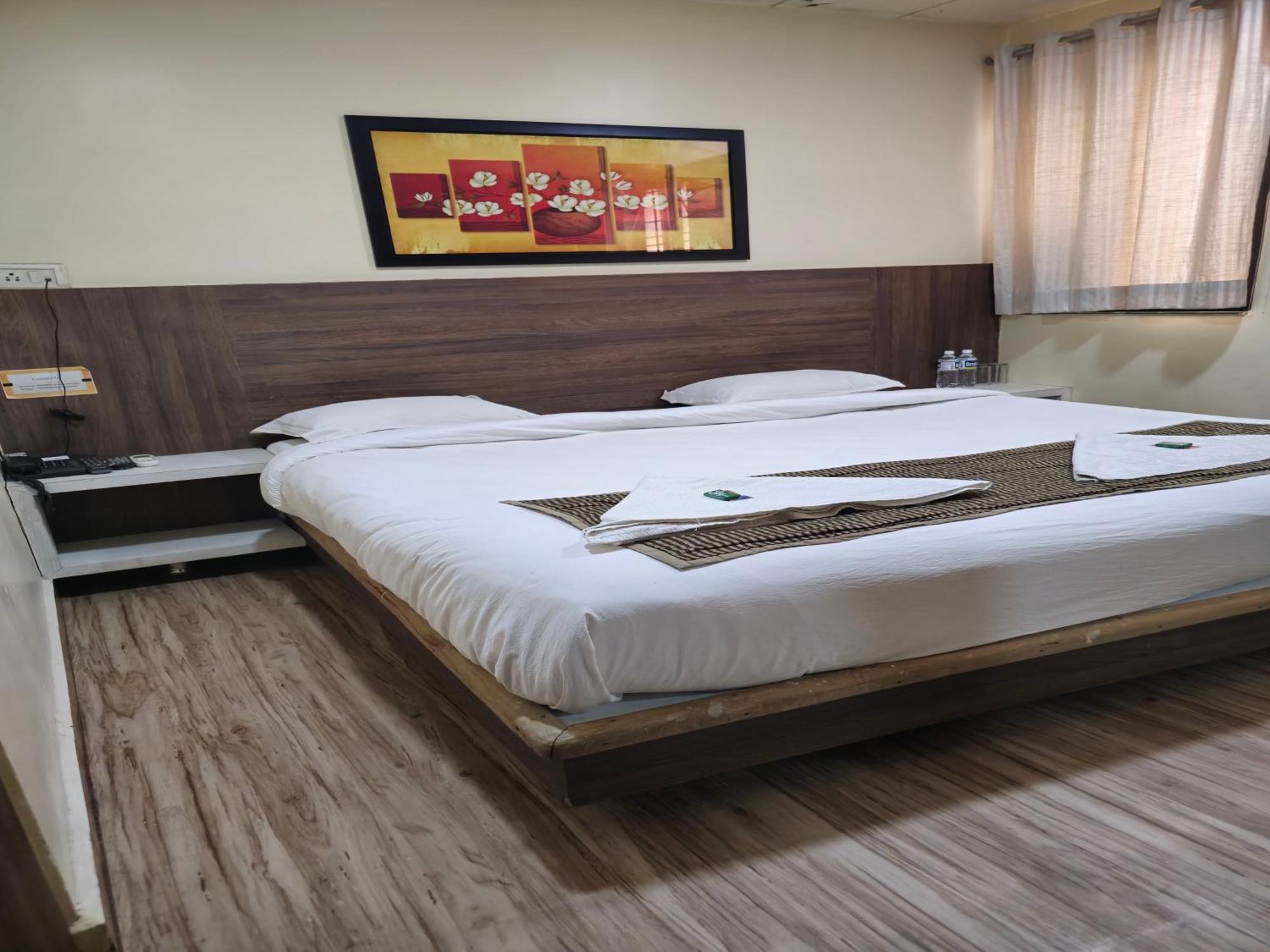 Tuljapur Hotel Darshan Executive מראה חיצוני תמונה