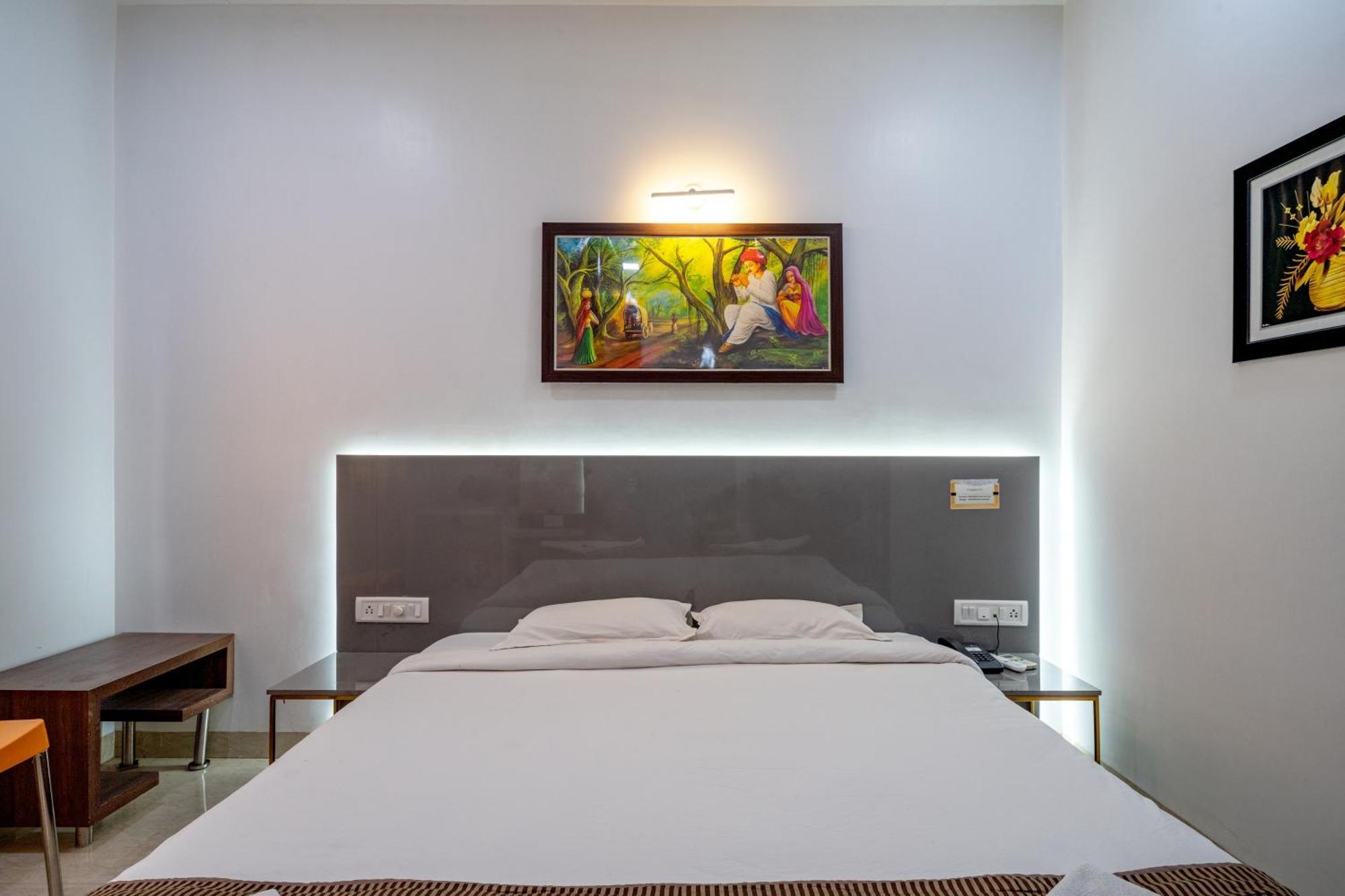 Tuljapur Hotel Darshan Executive מראה חיצוני תמונה