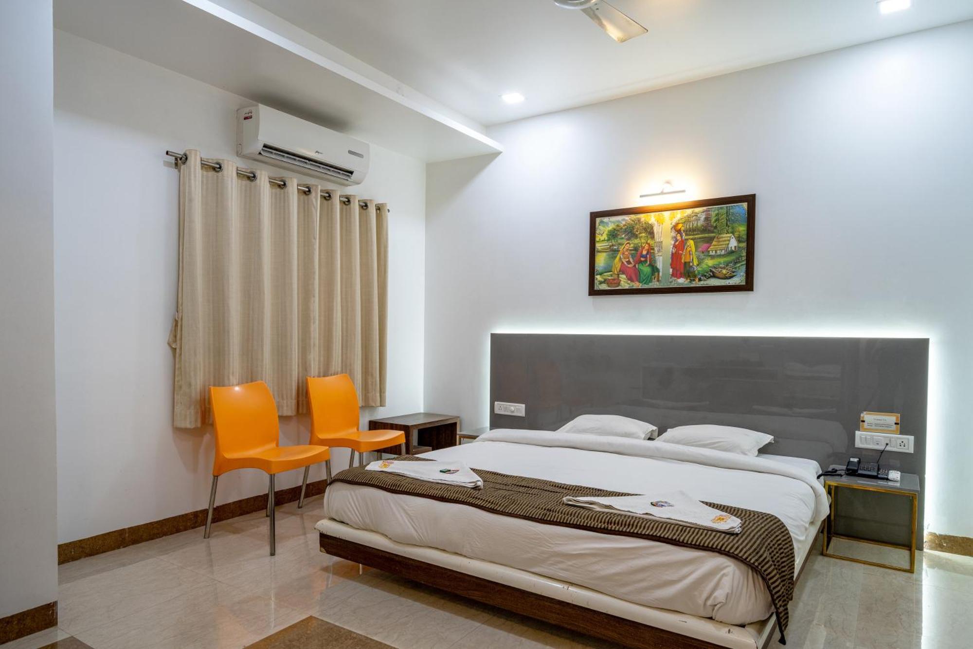 Tuljapur Hotel Darshan Executive מראה חיצוני תמונה