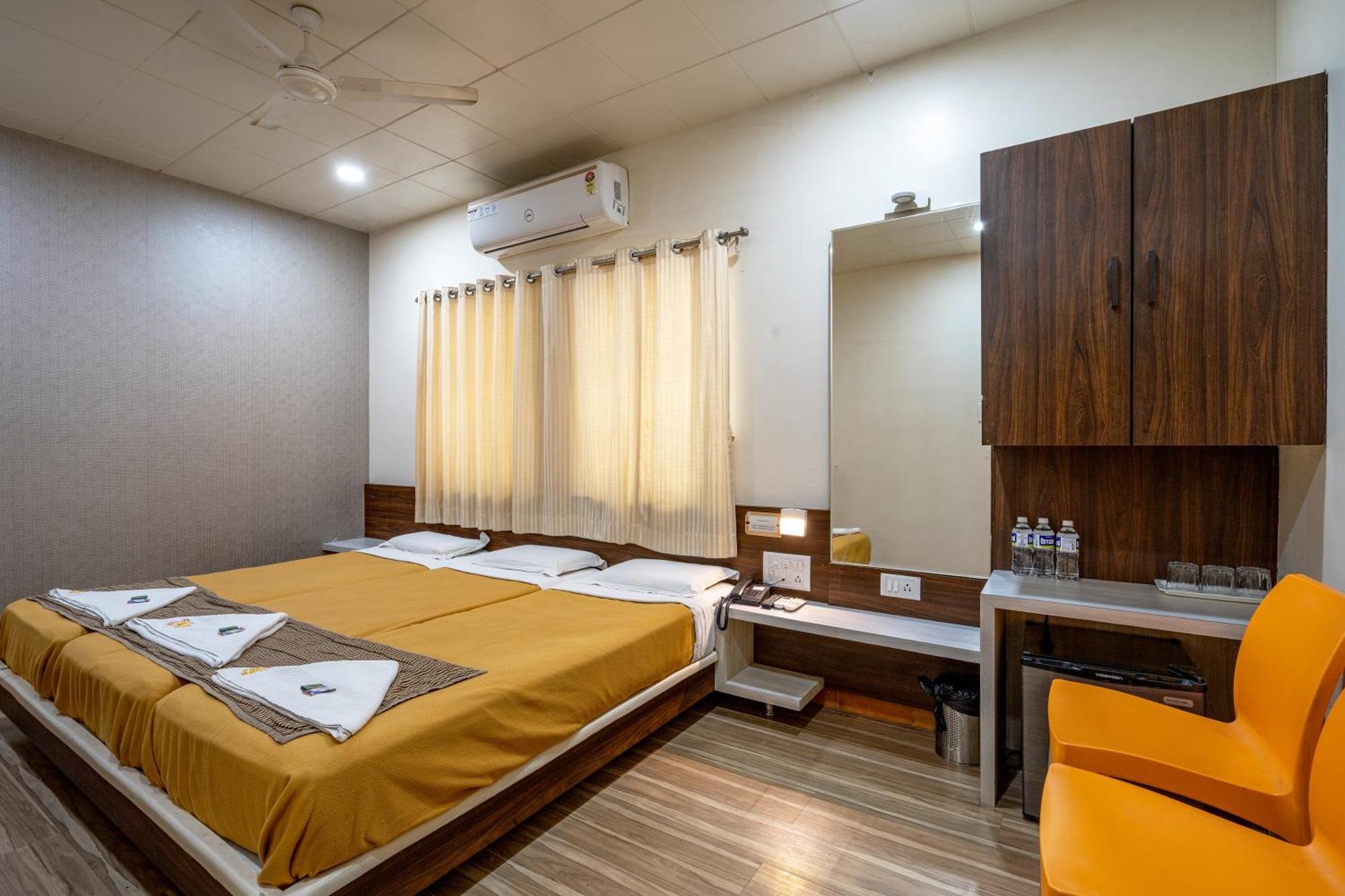 Tuljapur Hotel Darshan Executive מראה חיצוני תמונה